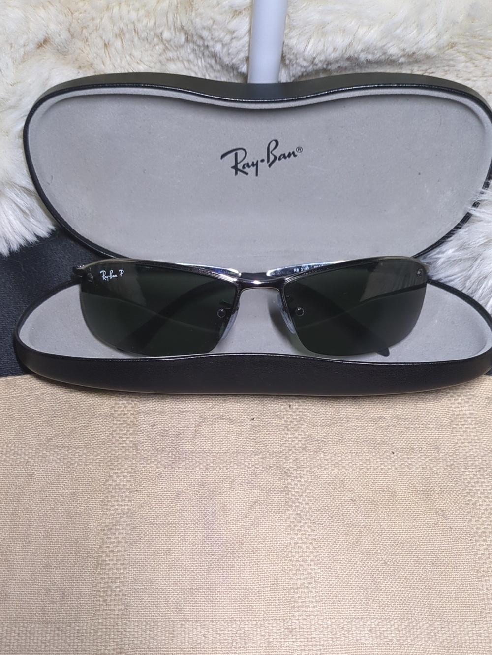 Ray-Ban Sunglasses w/Dark Green Lenses RB3183 Pristine Condition $100